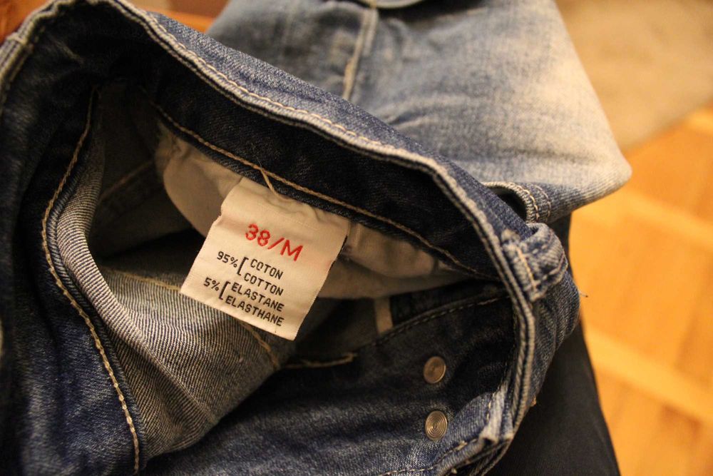 Krótkie spodenki jeansowe z przetarciami, rozmiar 38