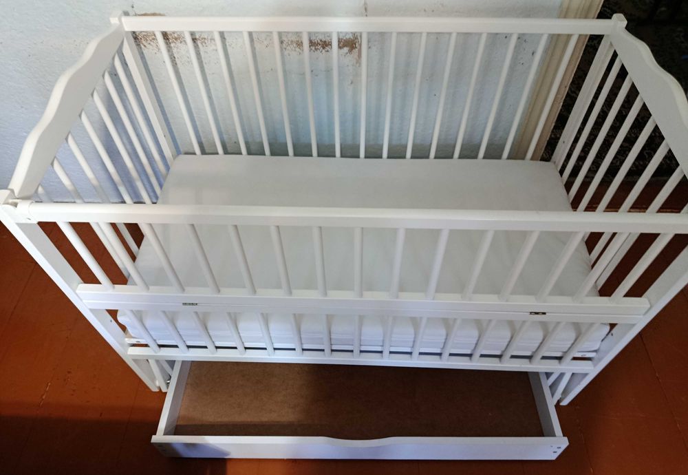 Продам дитяче ліжко, в доброму стані.