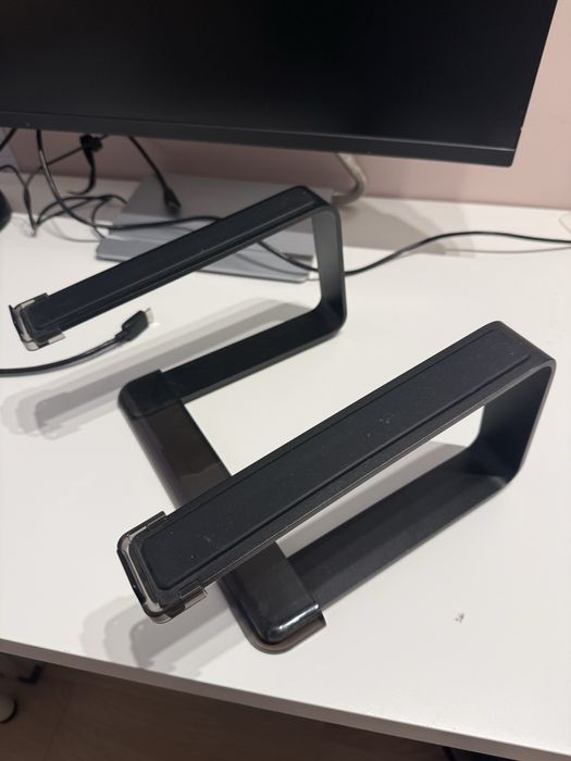 Stojak na laptopa czarny uzywany