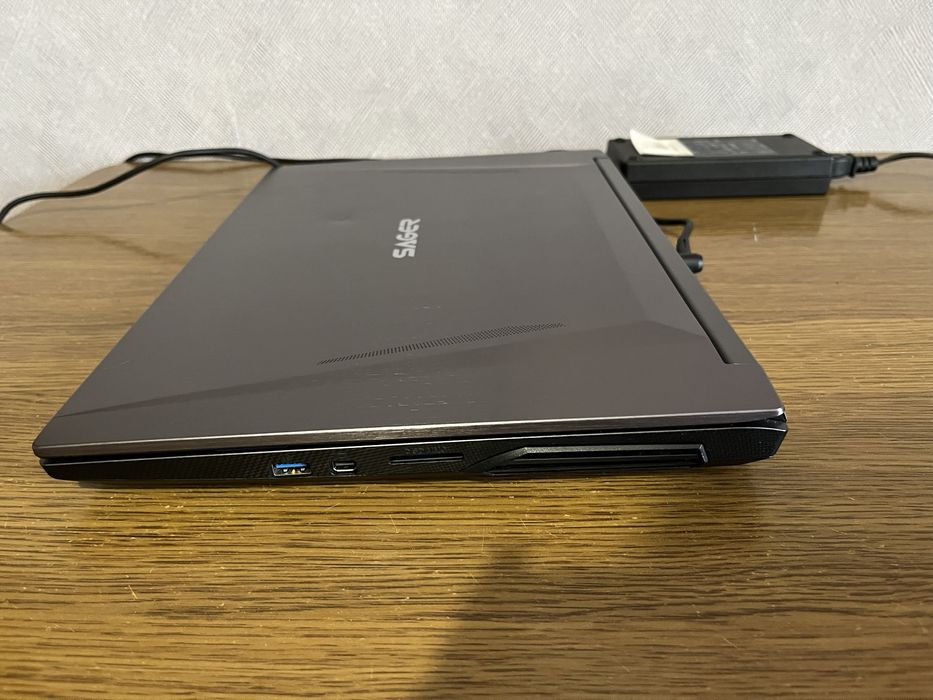Ігровий ноутбук Sager RTX 2060 (6 ГБ) i7-10875H (8 ядер, до 5,1 ГГц)