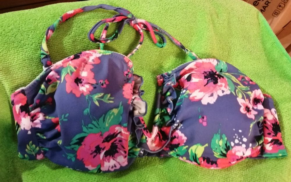 Stroj kąpielowy dwuczęściowy 38