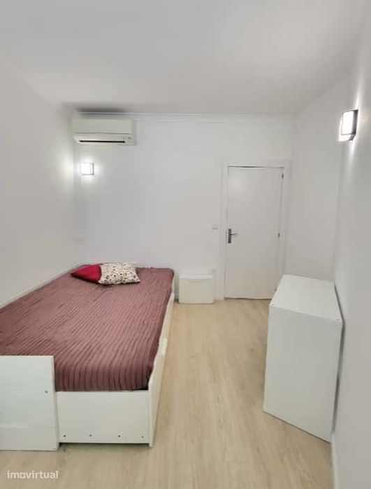 Superior room with shared bathroom