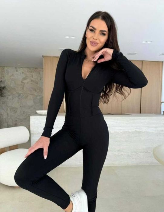 Теплый комбинезон на микрофлисе с корсетными швами размер М