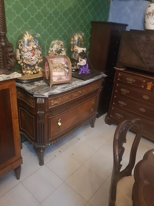 Cômoda antiga D.Maria