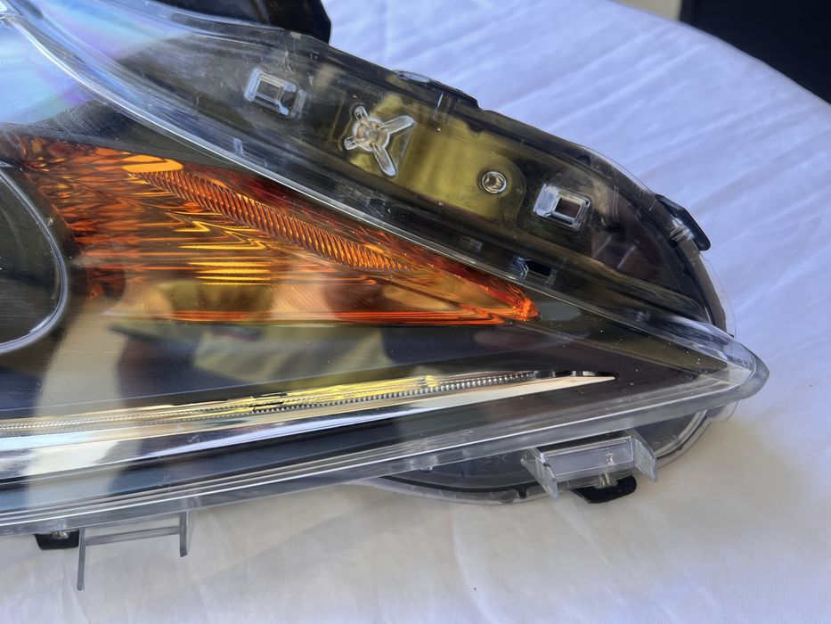 Farol direito Toyota Aygo 2016