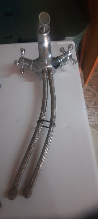 TORNEIRAS misturadoras  de COZINHA  e  WC