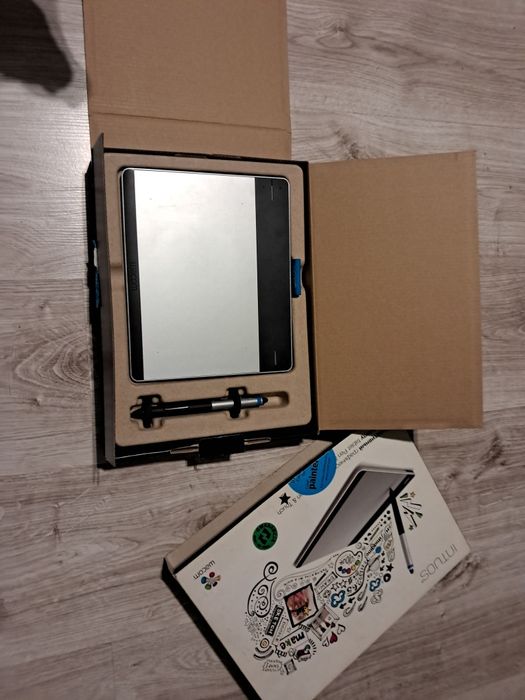 Wacom intuos pen & touch tablet  rysunkowy