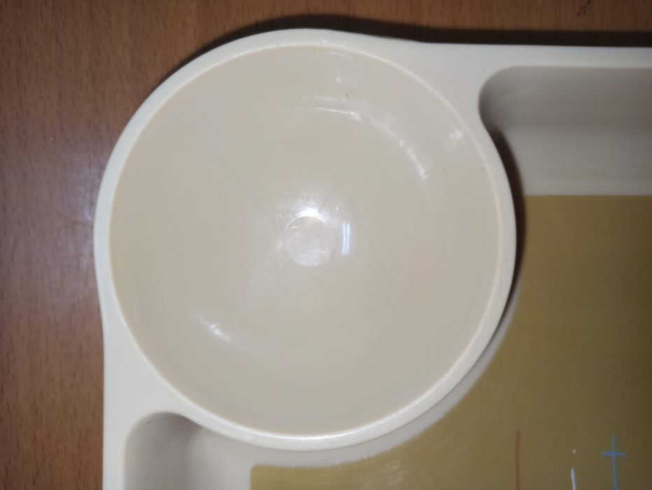 Conjunto de refeição: prato e talheres em madeira e silicone