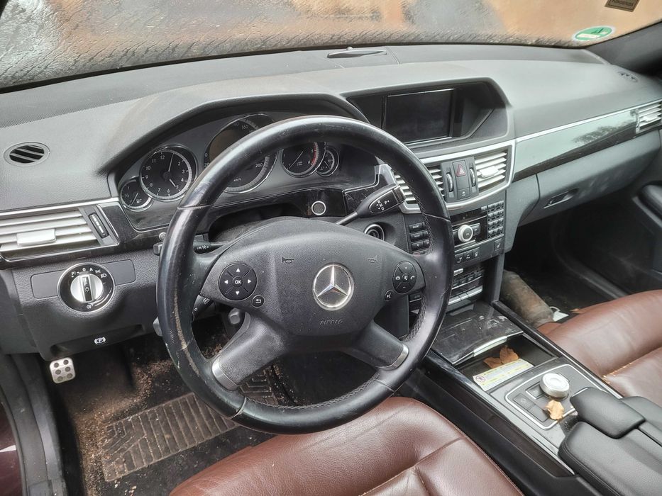 Mercedes E klasa W212 konsola deska poduszki komplet