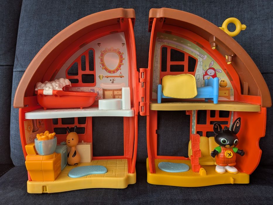 Bing domek, maskotki, plakat