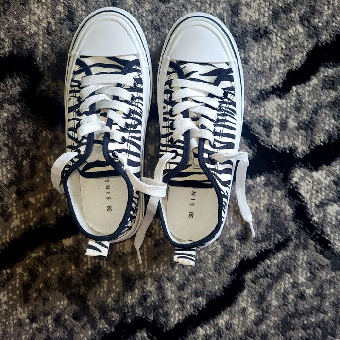 Czarno-białe trampki