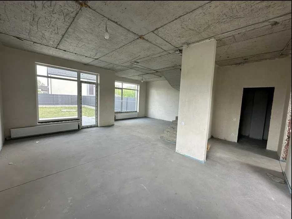 Продаж дуплексу с.Білогородка ,127 кв.м.,5 сот.землі,місце під 2 авто!