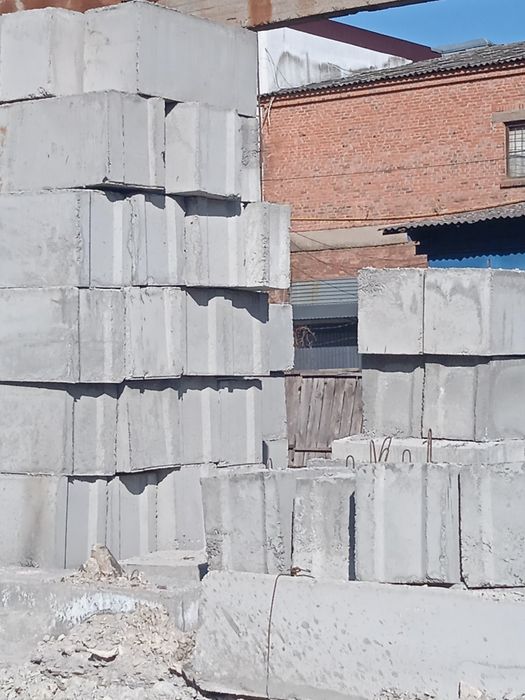 Продам фундаментний блок