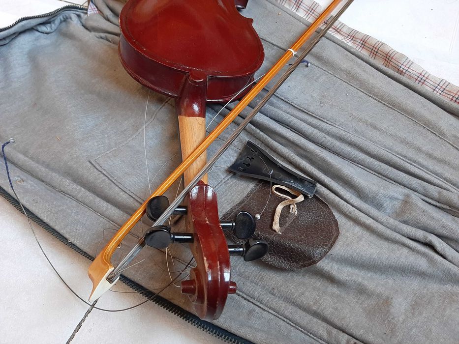 Советская скрипка в футляре