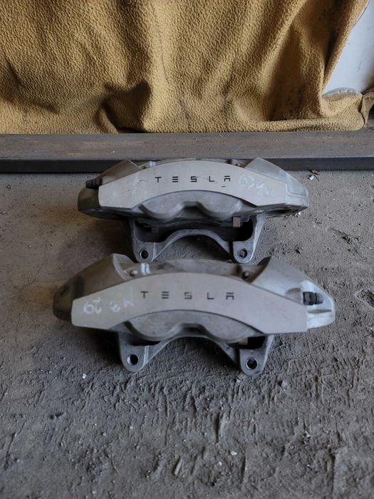Супорта Tesla Model 3