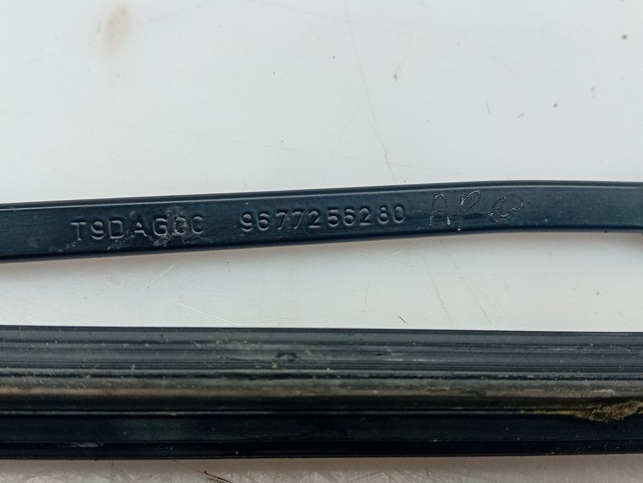 Haste / braço de escova limpa vidros frente esquerda PEUGEOT 308 II