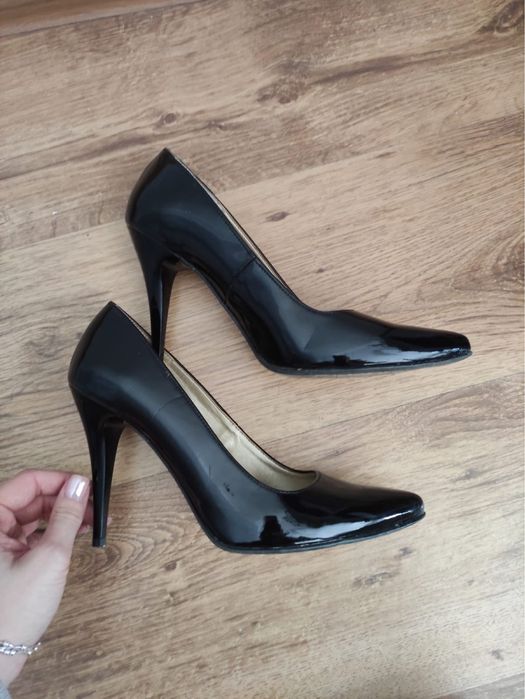 Czarne szpilki lakierowane 38 39 wysokie święta czółenka 11 cm