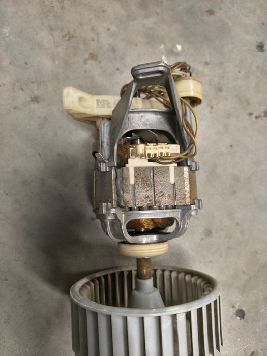 Silnik wentylatora suszarki Bosch