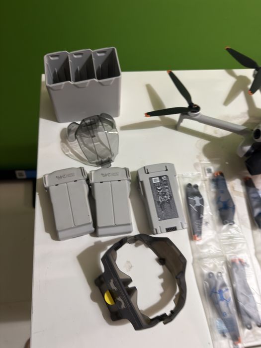 DJI Mini 4 Pro Fly More Combo (DJI RC 2)