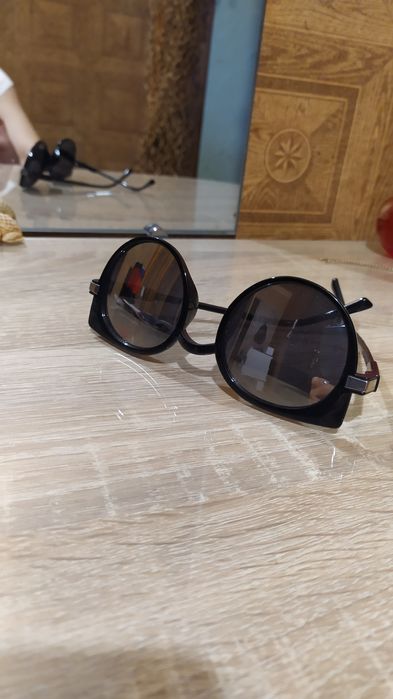 Очки солнцезащитные