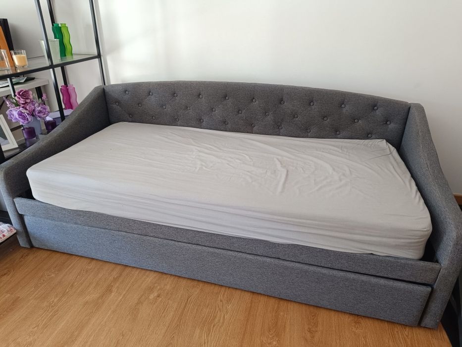 Sofá-cama duplo + OFERTA 2 colchões