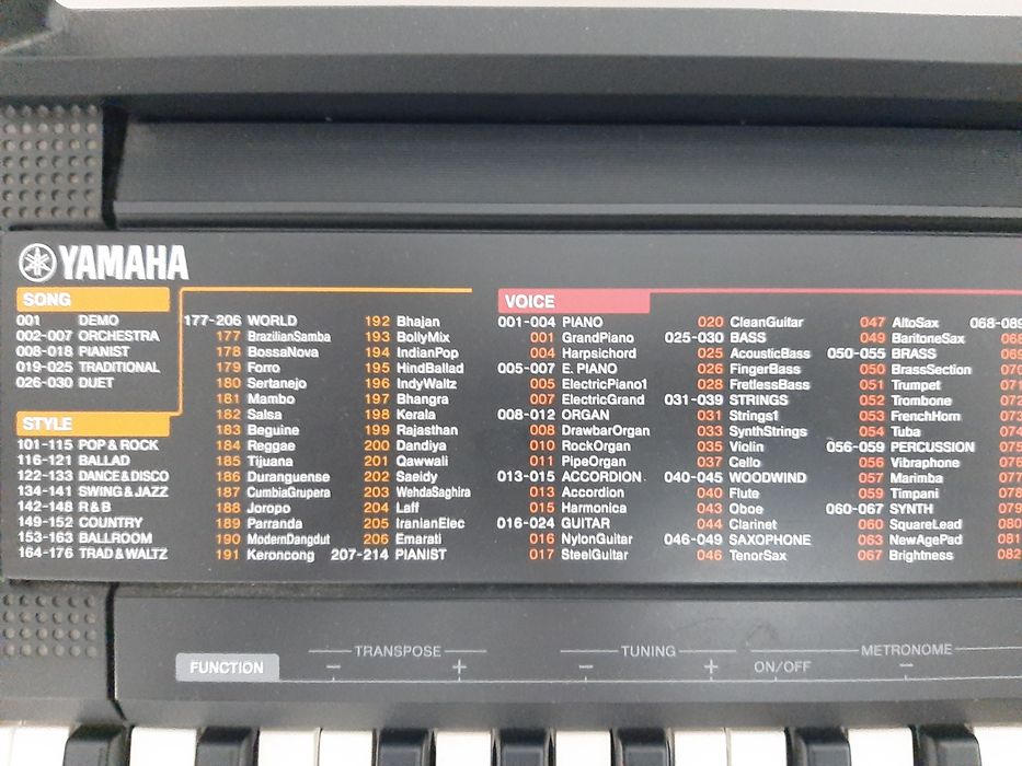Piano yamaha f51