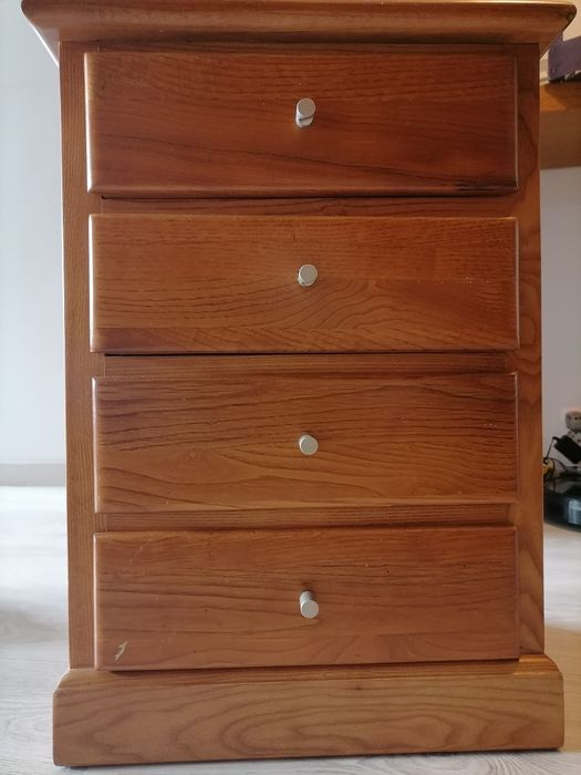 Mesinha de cabeceira