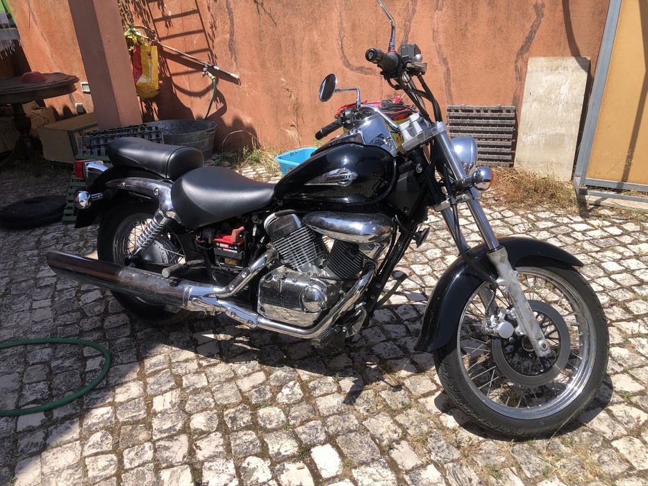 Moto Suzuki intruder 250