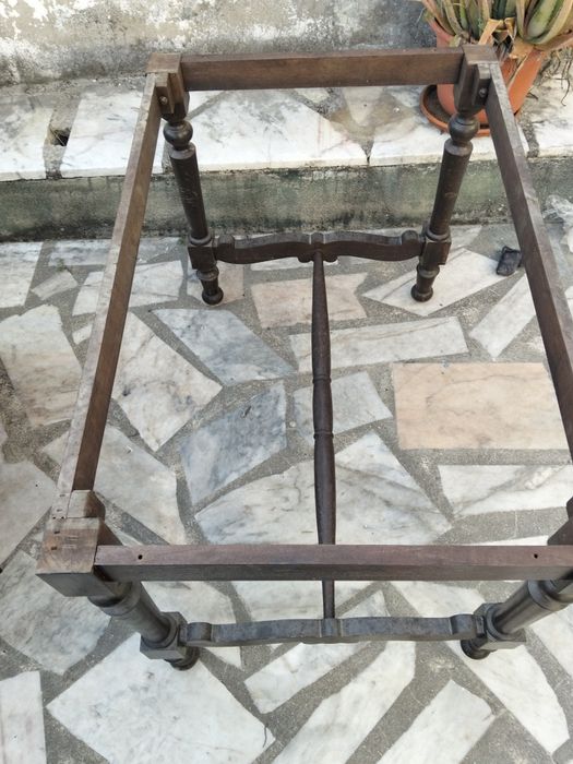 Mesa com 8 cadeiras em pele