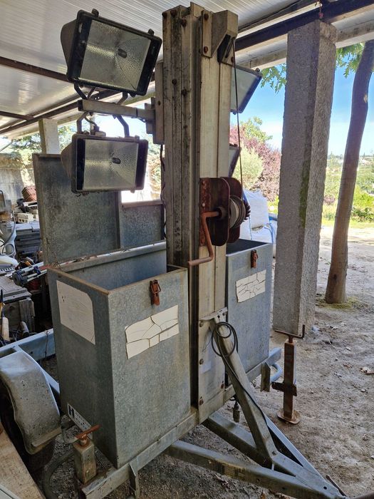 Torre de Iluminação sem Gerador