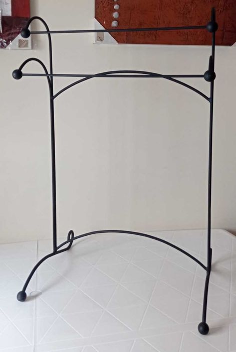 Toalheiro de Ferro Preto