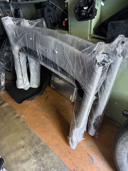 Обшивка потолка Tesla Model Y