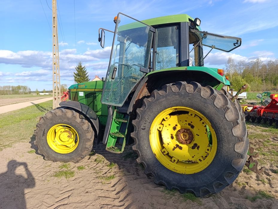 John Deere 6600.