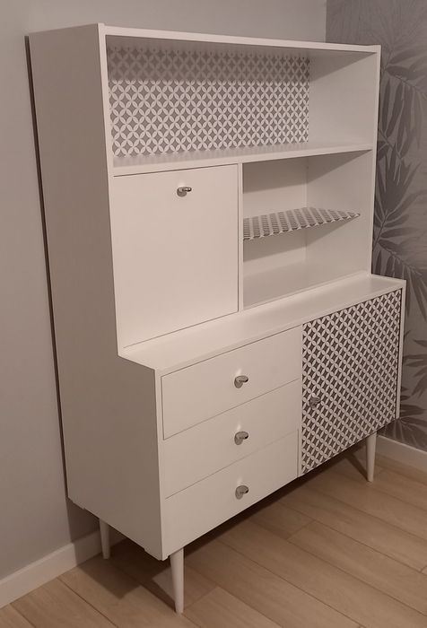 Kredens, barek z lat 70 odnowiony