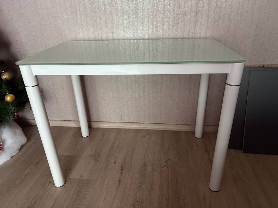 Стіл кух. скляний