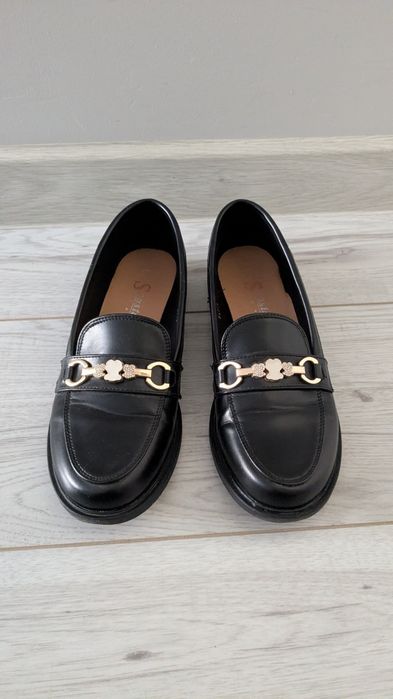 Czarne loafersy mokasyny z ozdobną klamrą Seastar 37