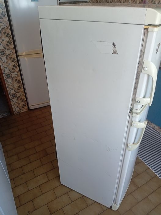 Frigorífico  em bom funcionamento!!
