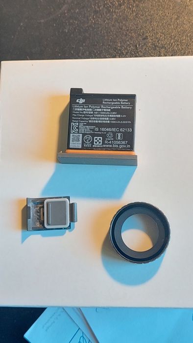 Dji osmo action, bateria, lente e porta para cartão mini sd