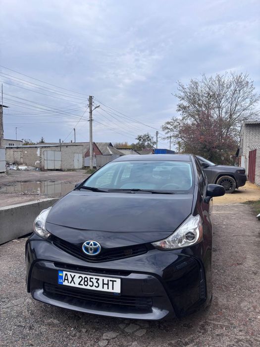 Toyota prius v 2015 1.8