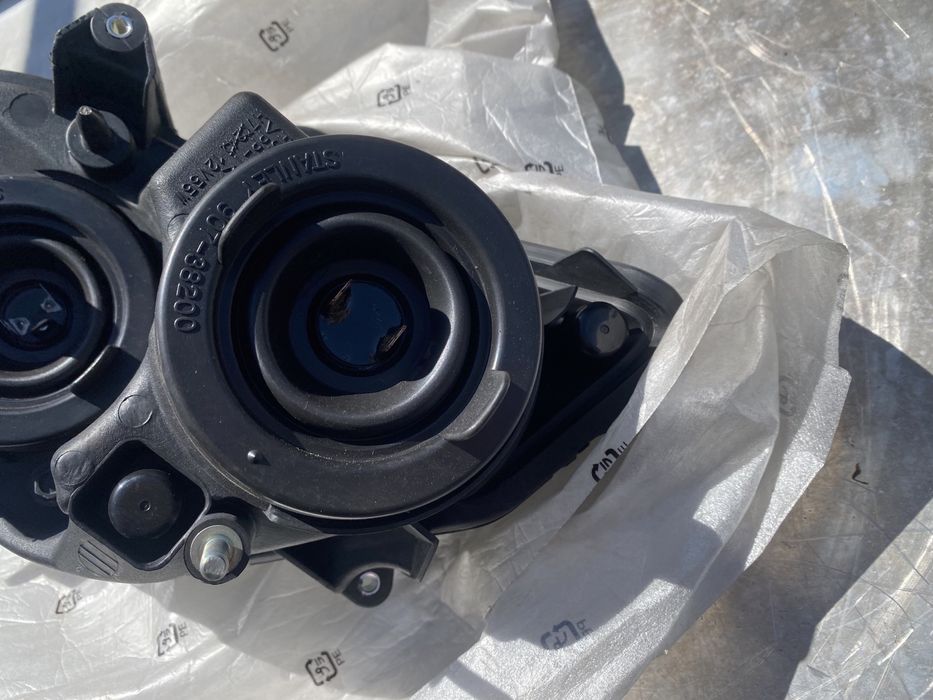 Honda VFR 800 Lampa Reflektor Prawy Przód JAK NOWA