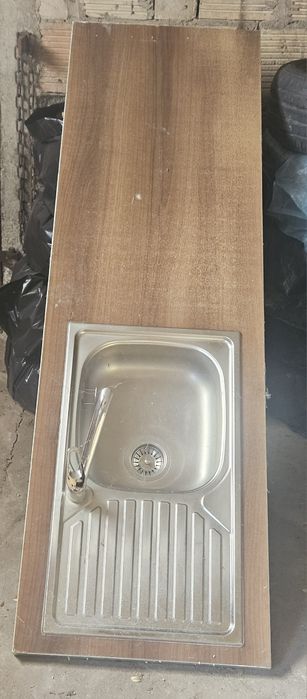 Zlewozmywak stalowy z baterią, i blatem