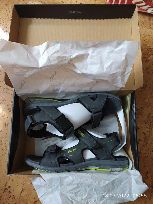 Сандалии новые !