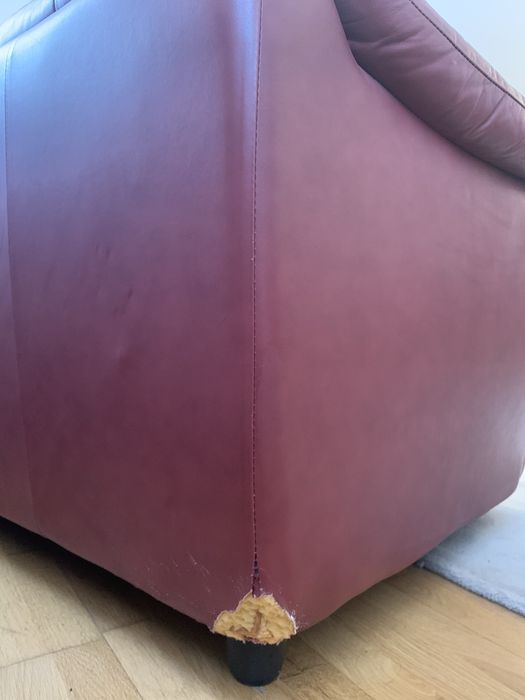 Sofá em pele verdadeira da marca Divani e Divani