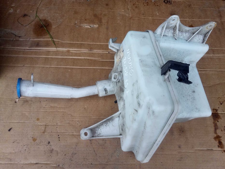 toyota AVENSIS T27 II lift 2015-  2018 zbiornik spryskiwaczy sedan