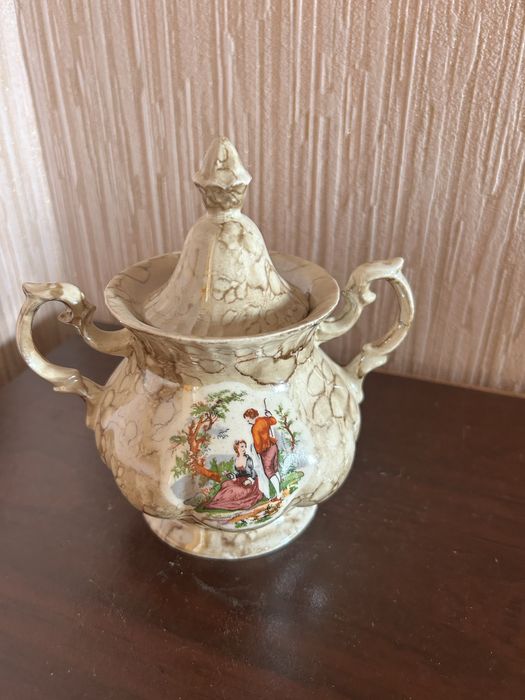 Кофейный сервиз и сахарница