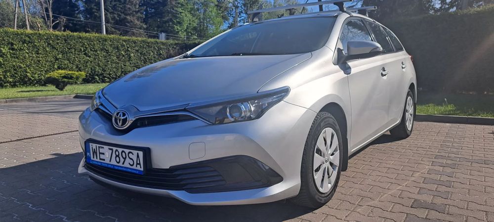 Toyota Auris Toyota Auris Kombi 2015 po Liftingu - Salon Polska, osoba prywatna