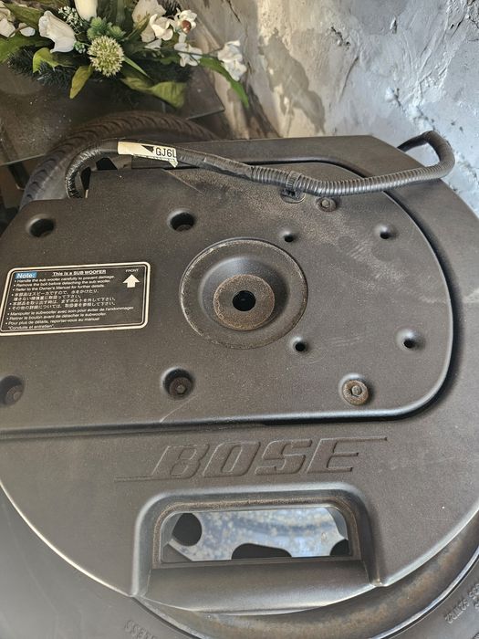 Subwoofer samochodowy BOSE z Mazdy 6