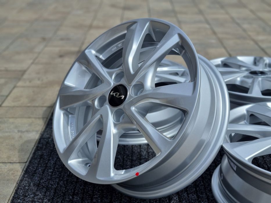 KIA 15" Picanto Rio Stonic Nowe felgi aluminiowe 4x100 srebrne