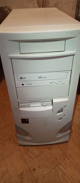 Komputer stacjonarny Pentium 3 retro uszkodzony
