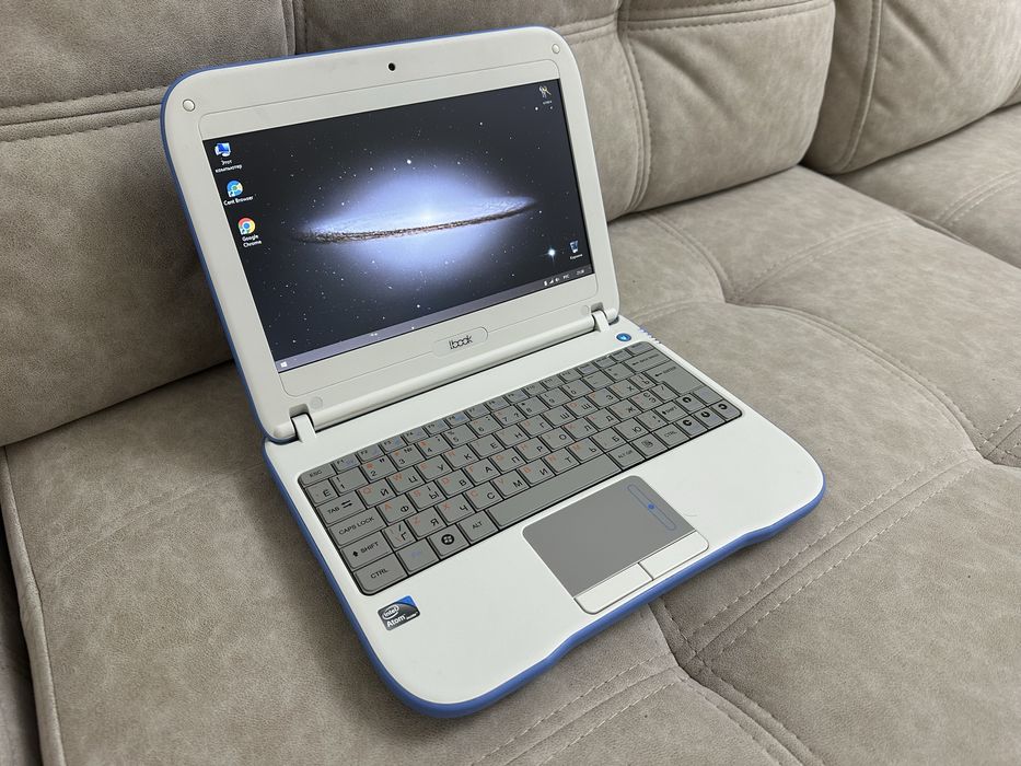 Продам протиударний нетбук Lbook E103 blue в гарному стані